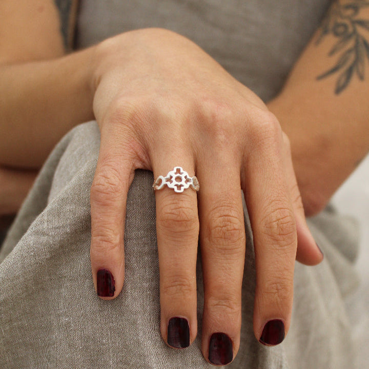 Ancient Labyrinth Key Ring (Silver)
